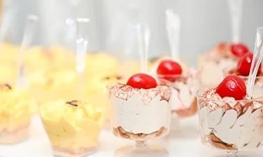 Mesa de postres de un expositor