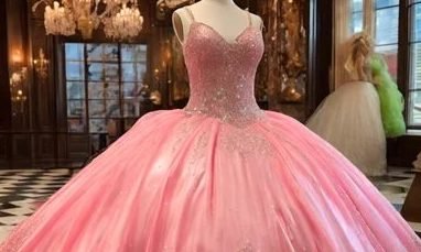 Vestido de quinceañera rosa en exhibición
